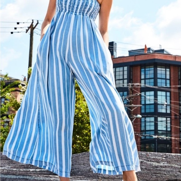 Tractr NWT 2/26 Blue and White Striped wide legged Jumpsuit - Picture 3 of 7